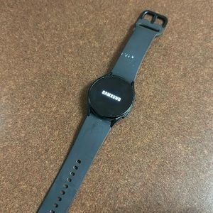 Samsung galaxy watch5. (Verizon)